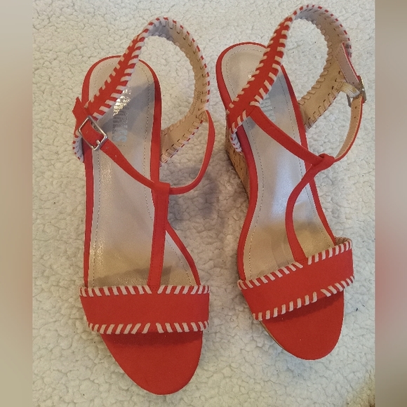 Charles By Charles David Suede Red Faux Cork Wedge T-Strap Sandal | Size: 9.5M - Picture 9 of 14